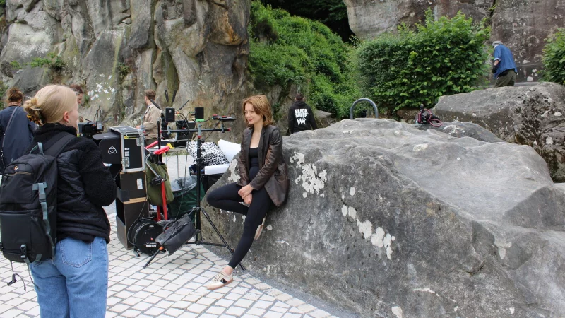 Hauptdarstellerin Hanna Plaß spielt in dem Krimi die Kriminalkommissarin Paula Schäfer. - © Kyrill von Matuschka