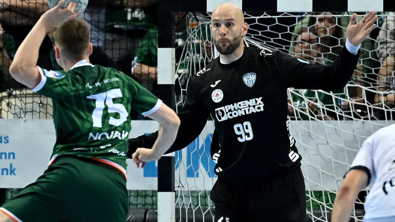 Siebenmeterduell unter Landsm&auml;nnern: TBV-Torwart Urh Kastelic gegen Domen Novak. - &copy; Mathias M. Lehmann