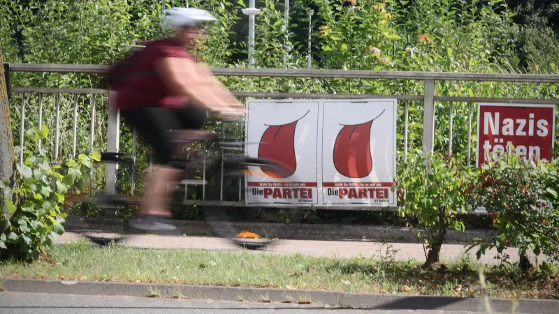 Einige der L&ouml;hner Ratskandidaten f&uuml;hlen sich von der Satirepartei "Die PARTEI" hinters Licht gef&uuml;hrt. - &copy; Felix Eisele