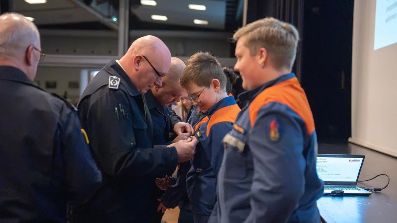 Jugendliche der Feuerwehr Leopoldsh&ouml;he werden f&uuml;r ihre Leistungen mit der Jugendflamme ausgezeichnet. - &copy; Freiwillige Feuerwehr Leopoldsh&ouml;he
