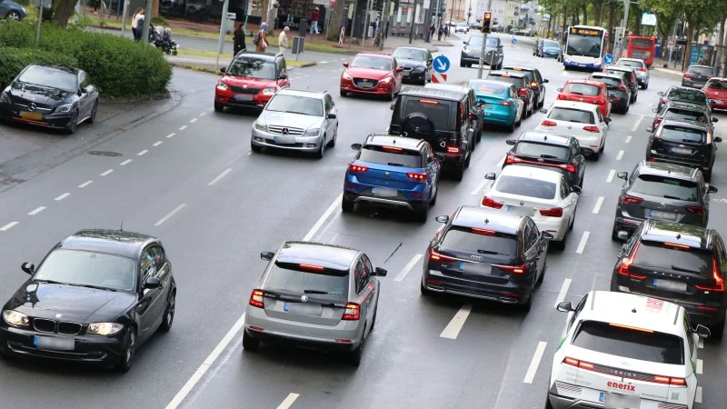 Die Pkw-Dichte pro 1.000 Einwohnern nimmt in ganz NRW zu. - &copy; Holger Kosbab