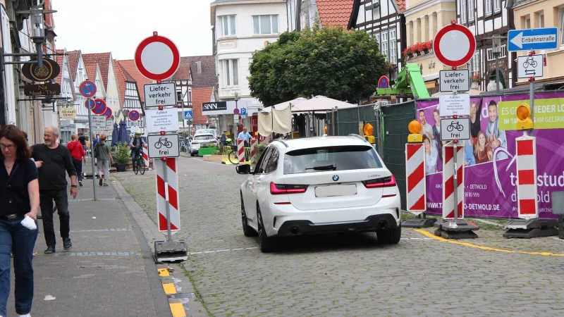 Ein Bild vom Verkehrsversuch 2021 in der Krummen und der Exterstra&szlig;e. Die Umsetzung lag zun&auml;chst auf Eis, aber bald k&ouml;nnte es konkret werden. - &copy; Archivfoto: Jana Beckmann