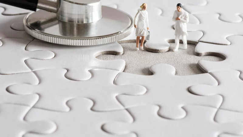 Auch in Lage fehlen &Auml;rztinnen und &Auml;rzte. Die Stadt hat ein F&ouml;rderprogramm aufgelegt, bis zu 50.000 Euro sollen den Start in der Zuckerstadt einfacher machen. Au&szlig;erdem will sie in ein Medizinisches Versorgungszentrum investieren. - &copy; phokrates - stock.adobe.com