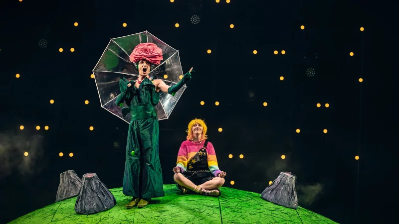 F&uuml;r Sonntag, 14. Dezember, l&auml;dt die LZ zu einer Sonervorstellung des "Kleinen Prinzen" ein. - &copy; Landestheater Detmold/ Marc Lontzek