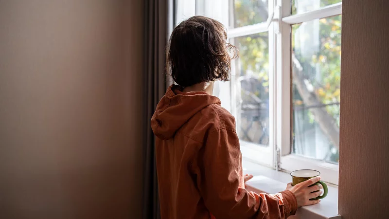 Menschen, die an einer Borderline-Pers&ouml;nlichkeitsst&ouml;rung leiden, f&uuml;hlen Emotionen und Gef&uuml;hle st&auml;rker als andere Menschen. Das kann mit einer tiefen Traurigkeit einhergehen. - &copy; Symbolfoto: picture alliance