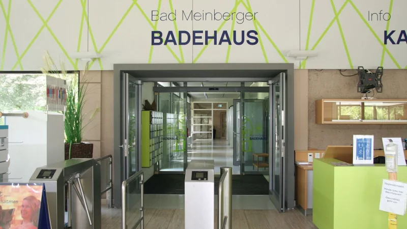 Ob die Kosten für eine Sanierung und einen Interimsbetrieb für das Bad Meinberger Badehaus ermittelt werden sollen, muss der Stadtrat entscheiden. - © Archivfoto: Cordula Gröne