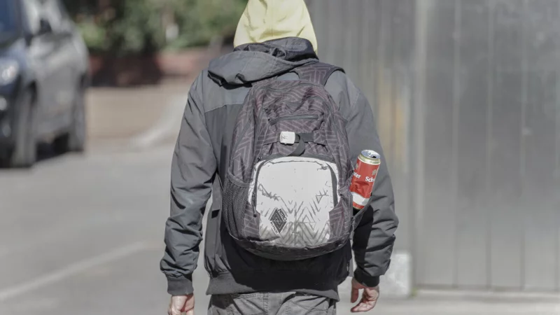 Nur mit der Kleidung, die er getragen hat, und einem Rucksack ist Marcus T. (Name von der Redaktion ge&auml;ndert) Ende 2024 aus London nach Bielefeld gekommen. - &copy; picture alliance / Tobias Steinmaurer / picturedesk.com | Tobias Steinmaurer