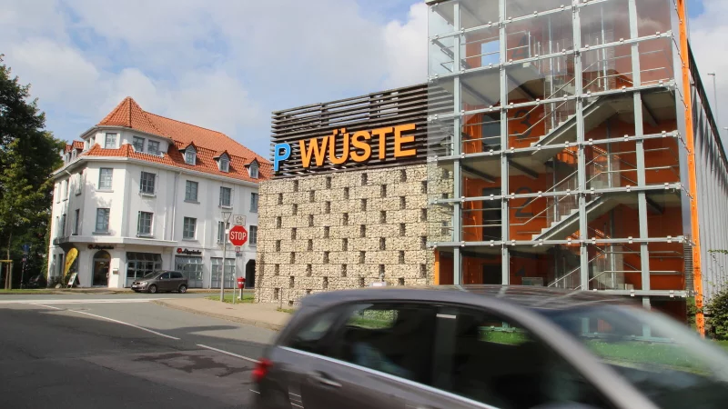 Das Freideck auf dem Parkhaus Wüste muss saniert werden. - © Jens Rademacher