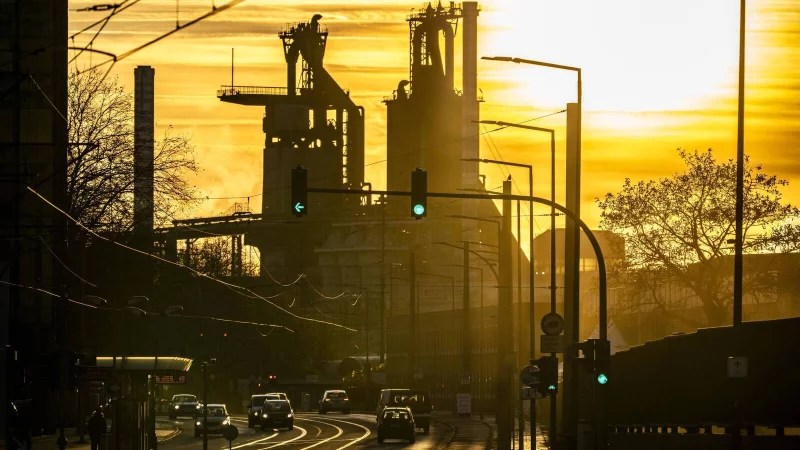 Sitz des Groß-Unternehmens Thyssenkrupp ist im nordrhein-westfälischen Duisburg und Essen. - © imago/Jochen Tack