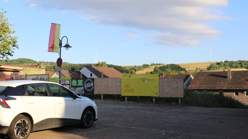 Im November vergangenen Jahres wurden die vier Häuser am Bösingfelder Marktplatz abgerissen. Bald soll neu gebaut werden. - © Lorraine Brinkmann