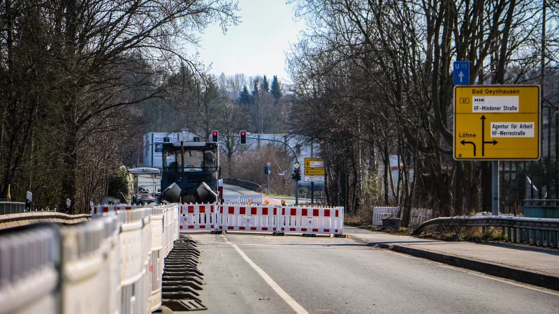 Auch die Bundesstra&szlig;e 239 ist von den Verz&ouml;gerungen betroffen. - &copy; Daniel Salmon