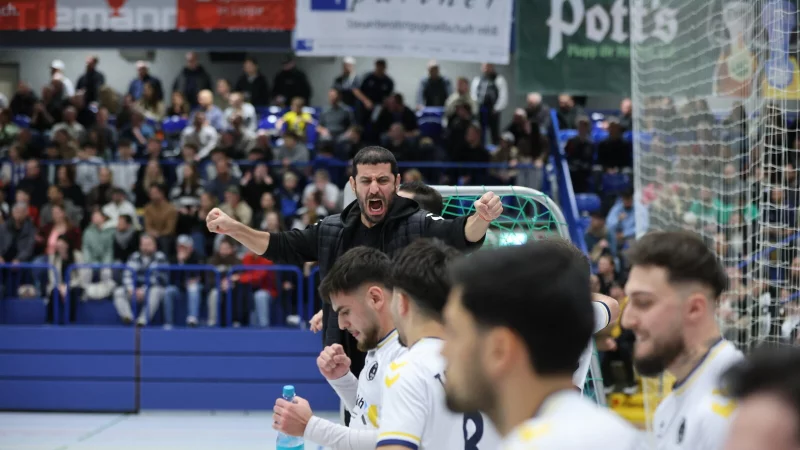 Emotionen auf der Bank des TSV Horn. - &copy; Paul Cohen