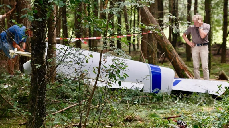 Das Segelflugzeug vom Typ ASK21 wurde bei dem Absturz stark beschädigt. - © Anna Lena Hinder