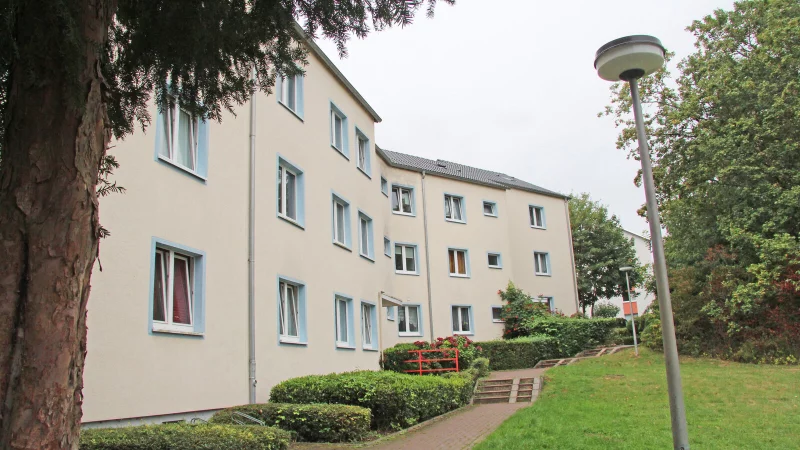 Am Hiddeser Berg reiht sich ein Mehrfamilienhaus ans andere. Hier wohnen viele Menschen mit hohem Beratungs- und Unterst&uuml;tzungsbedarf. Um sie k&uuml;mmert sich das "B&uuml;ro 39" - mit einigem Erfolg. - &copy; Dieter Asbrock