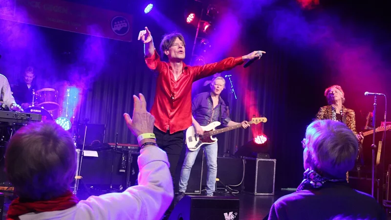 Mit vollem K&ouml;rpereinsatz interpretierte Bobby Ballasch die Hits der Rolling Stones, urspr&uuml;nglich gesungen von Mick Jagger. Voodoo Lounge gilt als eine der besten Tribute-Bands der weltbekannten Rockstars. - &copy; Knut Dinter