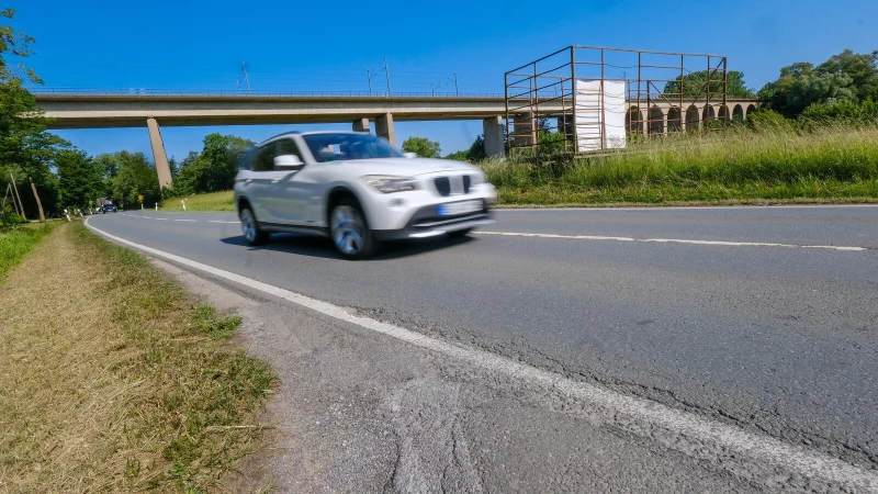 Die Talbrückenstraße in Bielefeld wird auf einer Länge von mehr als 1,2 Kilometern neu asphaltiert und dafür voll gesperrt. - © Andreas Zobe