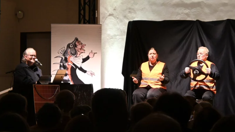 Die Mindener Stichlinge nehmen bei ihrem Auftritt im B&uuml;rgerhaus kein Blatt vor den Mund. - &copy; Luca-Marie Dr&ouml;ge