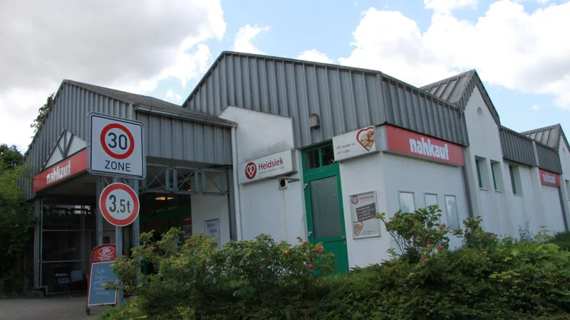 Noch mindestens bis Ende Juli geschlossen: Der "nahkauf" in Diestelbruch. - &copy; Martin Hostert