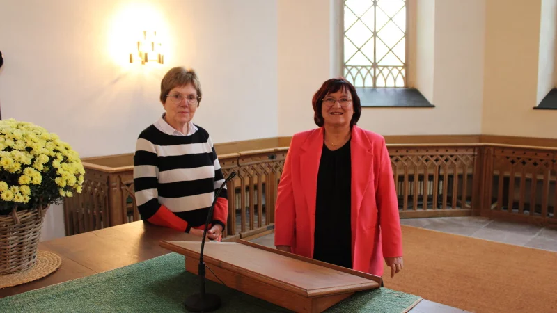 Annelie Brandt von Lindau (links) und Christina Hilkemeier entwickeln gemeinsam neue Ideen, um wieder mehr Menschen für die Kirche zu begeistern. - © Lorraine Brinkmann