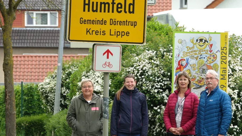 Anke Pflesser, Chloé Dearman, Ulrike Bruns und Wilfried Kuhlmann vom Humfelder Dorfteam. - © Axel Bürger