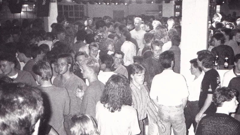 Ein pickepackevolles "Glashaus" in den ersten Jahren. - &copy; Glashaus