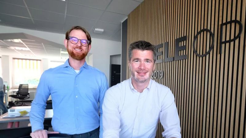 Frederik Wiedei (links, 41) und Martin Hünten (43) führen gemeinsam das Gütersloher Miele-Start-up „appWash“. - © Andreas Frücht