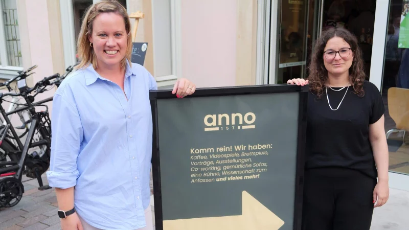 Projektleiterin Miriam Hanke (links) und Professorin Dr. Martina Sokolowsky hatten zum Vortrag &uuml;ber Sensorik eingeladen. - &copy; Thomas Kr&uuml;gler