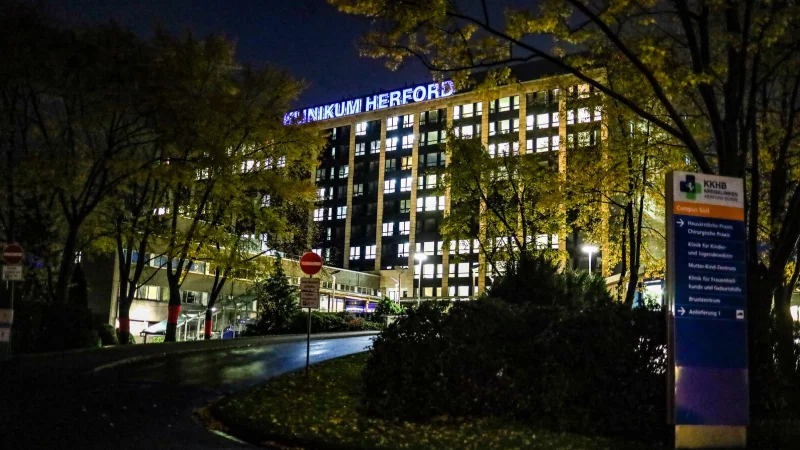 Das Klinikum Herford muss die Klägerin weiter in der Position der Pflegedirektorin beschäftigen. - © Daniel Salmon