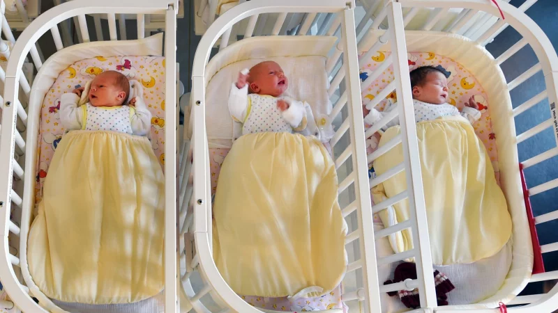 In NRW bringt eine Frau im Schnitt 1,39 Kinder zur Welt. Die Zahl geht immer weiter zurück. - © Waltraud Grubitzsch/dpa-Zentralbild/dpa