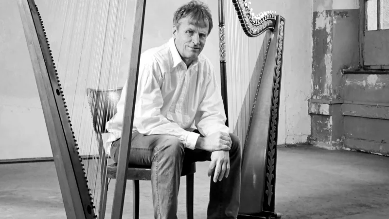 Tom Daun spielt zur Blauen Stunde auf Burg Sternberg - &copy; Bildrechte: Tom Daun