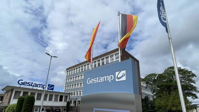 Im Bielefelder Werk des spanischen Konzerns Gestamp wird derzeit hart um Arbeitsplätze gerungen. Knapp 1000 Menschen arbeiten in Brackwede, 150 Stellen sollen abgebaut werden. - © Susanne Lahr