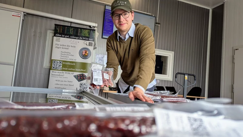Theodor S&uuml;rmann hat mit seinem Bruder Paul in Detmold das Startup Wild AF gegr&uuml;ndet. Ihre Mission: Wildfleisch f&uuml;r alle zug&auml;nglich machen. - &copy; Yvonne Glandien