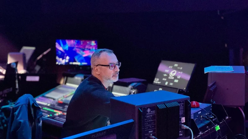 Carsten K&uuml;mmel am Mischpult: Er hat seine Leidenschaft schon vor vielen Jahren zum Beruf gemacht - hier beim Eurovision Song Contest 2025 in Basel. - &copy; Stefan Ledergerber