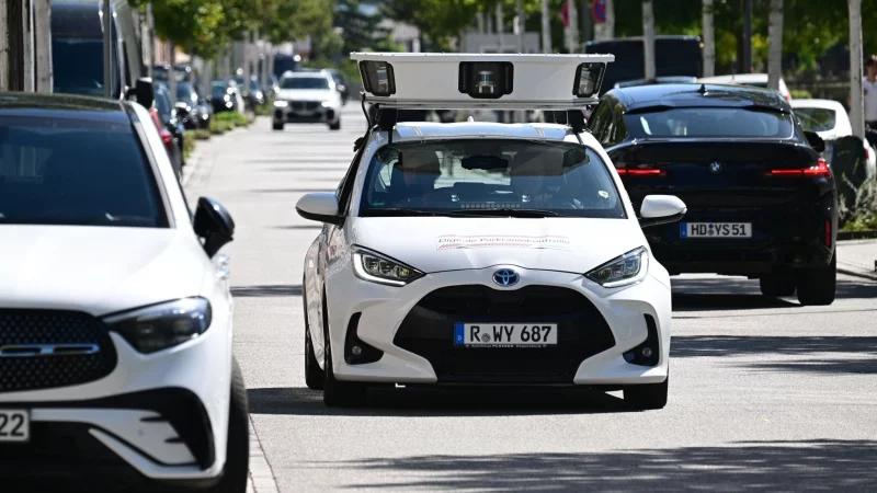 Effektive Jagd auf Falschparker: Mit Scan-Autos wollen St&auml;dte wie D&uuml;sseldorf und Hannover S&uuml;ndern auf den Leib r&uuml;cken. - &copy; Bernd Wei&szlig;brod/dpa