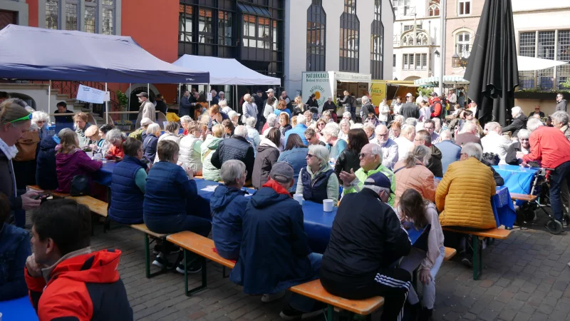 Der Lemgoer Marktplatz wird am Samstag, 17. Mai, wieder zum Treffpunkt für Genuss und Kultur. - © Alte Hansestadt Lemgo