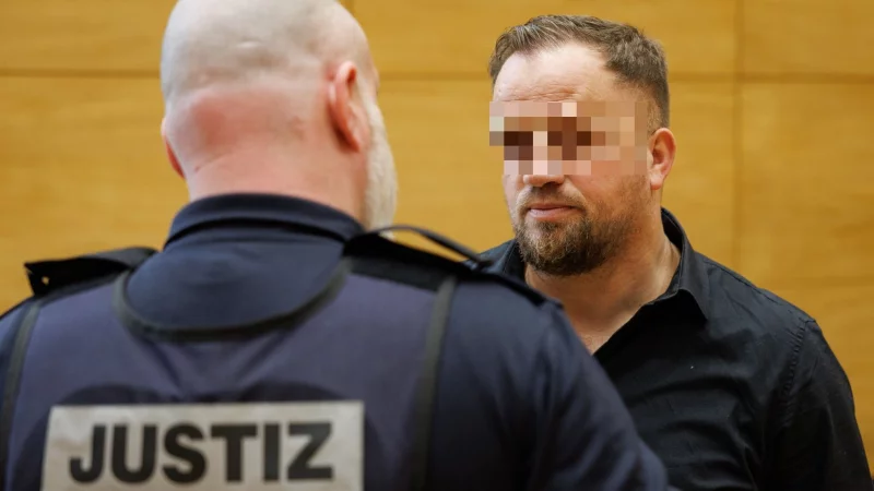 Berat Nimani (r.) hat sich am Dienstag erstmals vor dem Landgericht Bielefeld zu den Vorw&uuml;rfen gegen ihn eingelassen. - &copy; Friso Gentsch/dpa