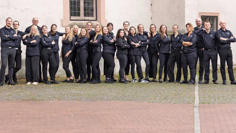 Der Chor "Soundtrack" freut sich, die Profimusiker von "The Chambers" aus Köln in Lage zu begrüßen. Gemeinsam präsentieren die Sänger und Musiker ein buntes Programm von Klassik bis Pop. - © Soundtrack Lage