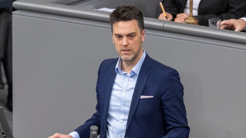 Robin Wagener, B&uuml;ndnis 90/Die Gr&uuml;nen, MdB, spricht im Deutschen Bundestag zur Debatte &uuml;ber die AfD als russisches Einfallstor. - &copy; photothek