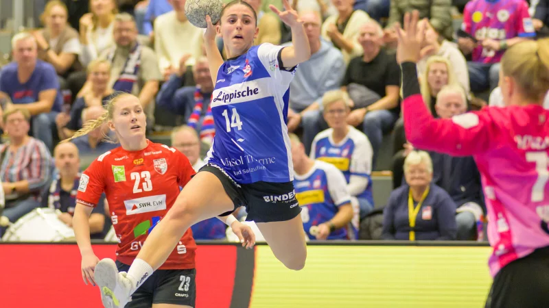 Blombergs Linksau&szlig;en Ona Vegu&eacute; ist nicht zu stoppen und ist im Anflug auf den n&auml;chsten Treffer. - &copy; Egon Penner