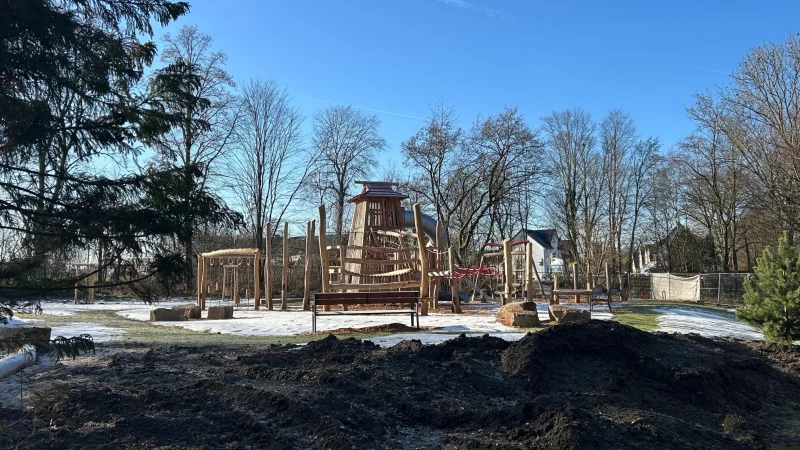 Viele Spielm&ouml;glichkeiten bietet der neue Spielplatz im Silvaticum, wenn er offiziell abgenommen ist. - &copy; Cordula Gr&ouml;ne