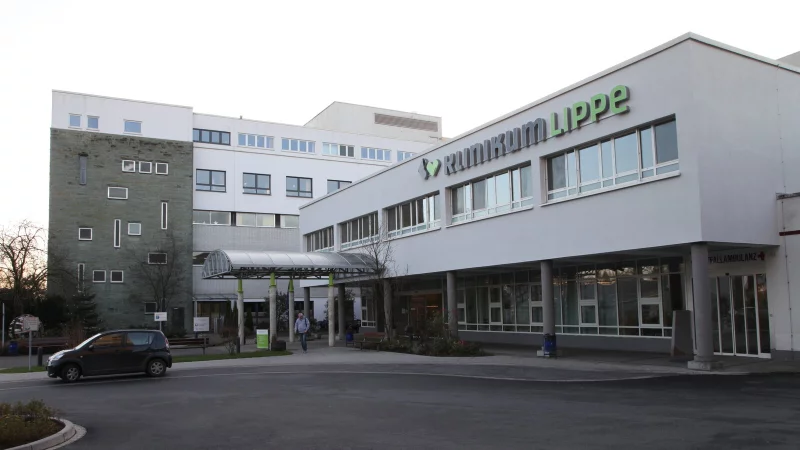 Wie stehen die Spitzenkandidaten der Kommunalwahl 2025 zum Erhalt des Klinikumstandortes Lemgo, wollte das Aktionsbündnis wissen - © Bernhard Preuss