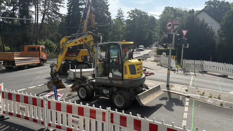 Für Autofahrer vermutlich weniger erfreulich ist die neu eingerichtete Baustelle im Kreuzungsbereich der Blomberger Straße, Schorenstraße und Woldemarstraße. - © Jan Schillmann