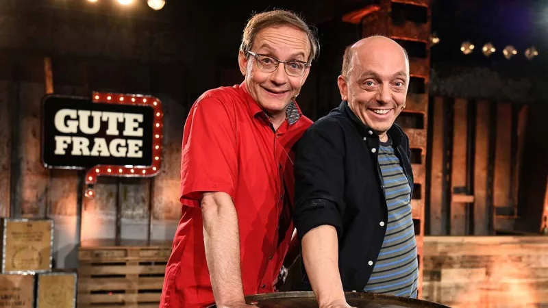 Wigald Boning und Bernhard Hoecker haben sich mit ihrem gemeinsamen Programm Gute Frage angesagt. - &copy; Theaterhits