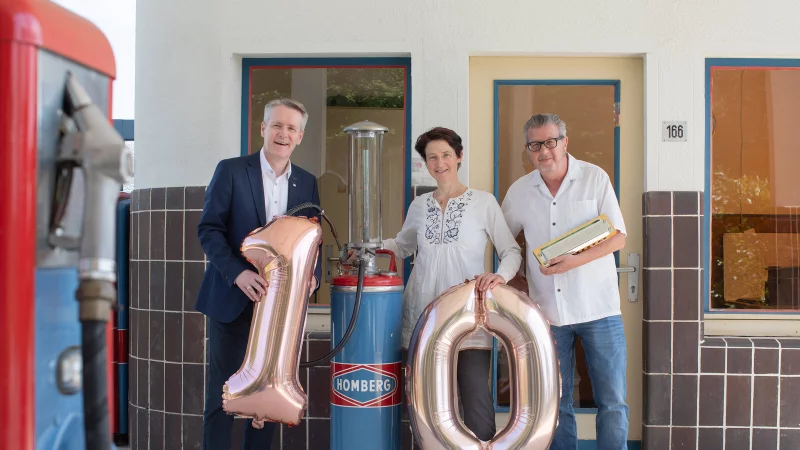 Laden zur letzten Tankstellenparty: Frank Sievert (Volksbank), Museumsdirektorin Dr. Marie Luisa Allemeyer und Musiker Dieter Kropp. - &copy; Alex Waltke