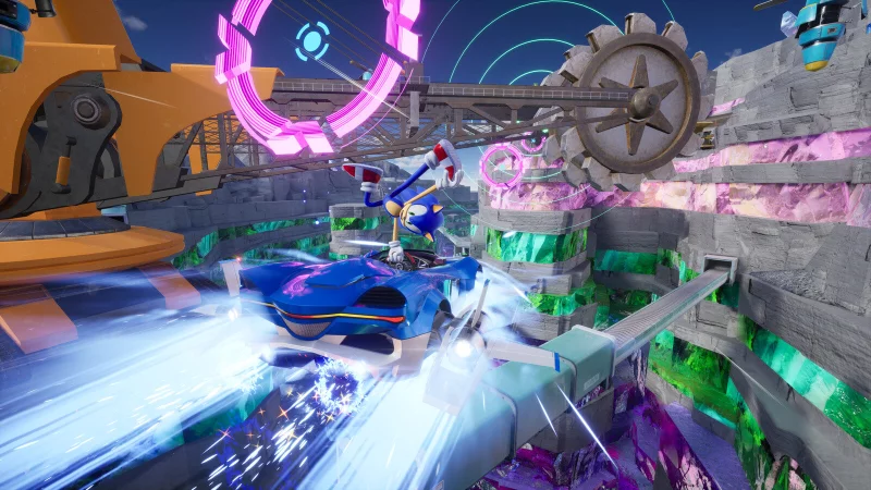 Sonic in Aktion: Der blaue Igel rast in "Sonic Racing: CrossWorlds" durch eine bunte Dimension voller Herausforderungen. - &copy; Sega