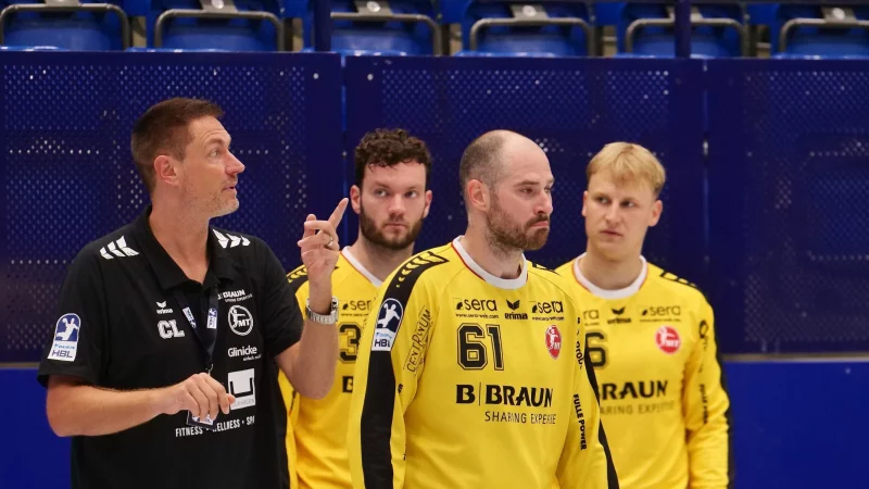 Melsungens Torwarttrainer Carsten Lichtlein (links) mit seinen drei Torh&uuml;tern Kristof Palasics (von links), Laszlo Bartucz und Pawel Krawczyk. - &copy; J&ouml;rg Hagemann