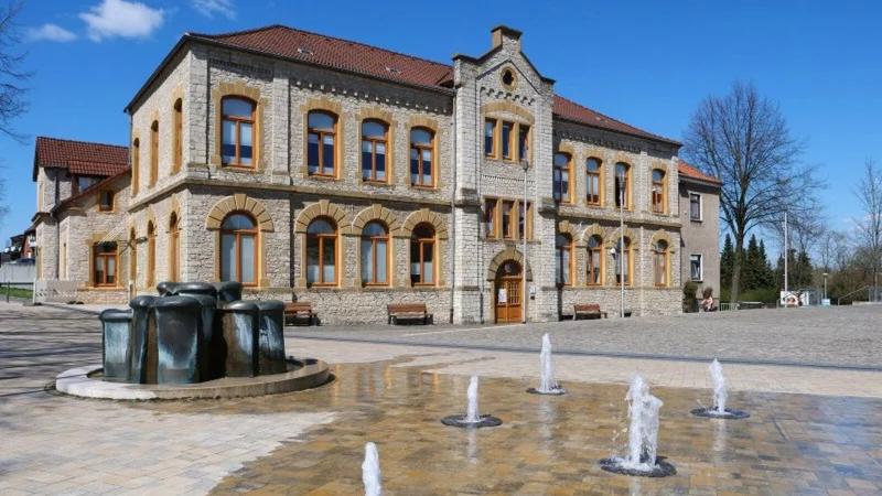 In das Rathaus in Oerlinghausen will ein Kanidat der – laut Verfassungsschutz – rechtsextremen AfD als Verwaltungschef einziehen. Seine Kandidatur ist kürzlivh bekanntgegeben worden. Foto: Martin Düsterberg - © Martin Düsterberg