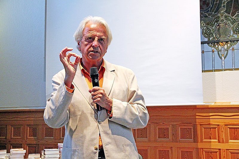 Erfolgsautor Clemens Kuby erklärt Theorie der Selbstheilung Lokale