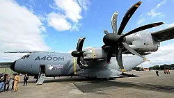 Der Airbus 400M war die Attraktion in Wunstorf. Der Luftwaffenstandort soll der einzige sein, an dem in Deutschland das Transportflugzeug stationiert wird. - &copy; FOTO: DPA