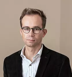 Der Bochumer Historiker Prof. Dr. Sören Urbansky beleuchtet die

historische Rivalität Russlands und Chinas. - © Fotorechte: Barak Shrama